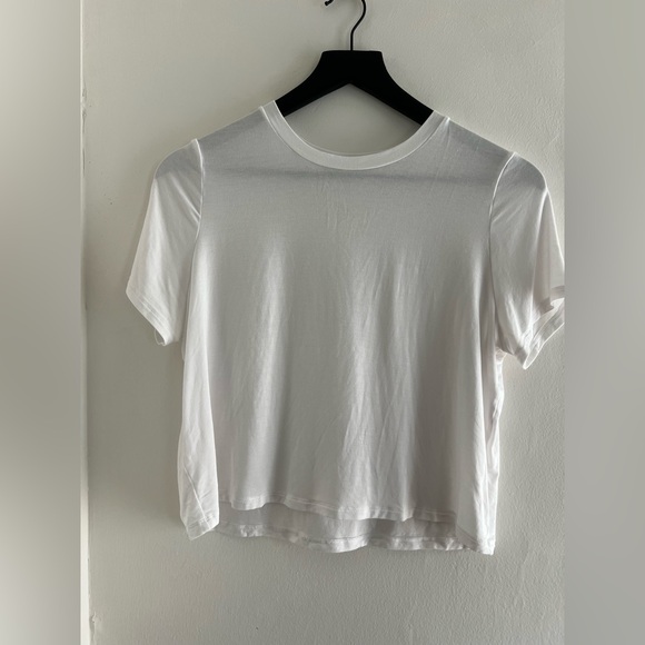 ALO Yoga Tops - ALO Yoga Cropped tee